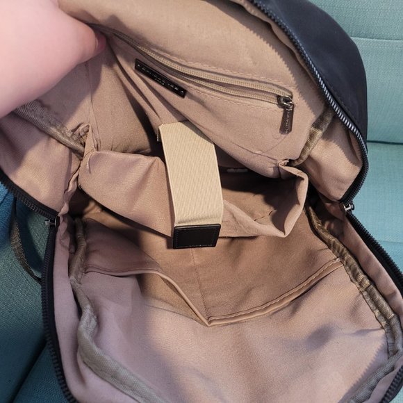 Black backpack, beige inside - Picture 3 of 3